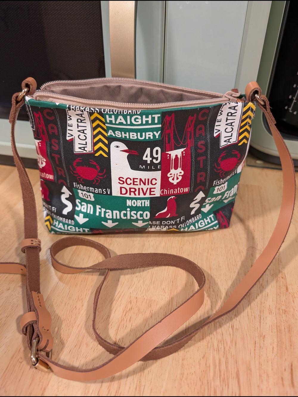 San Francisco Scenic Drive Souvenir Fabric Crossbody Bag NEW - Picture 1 of 8